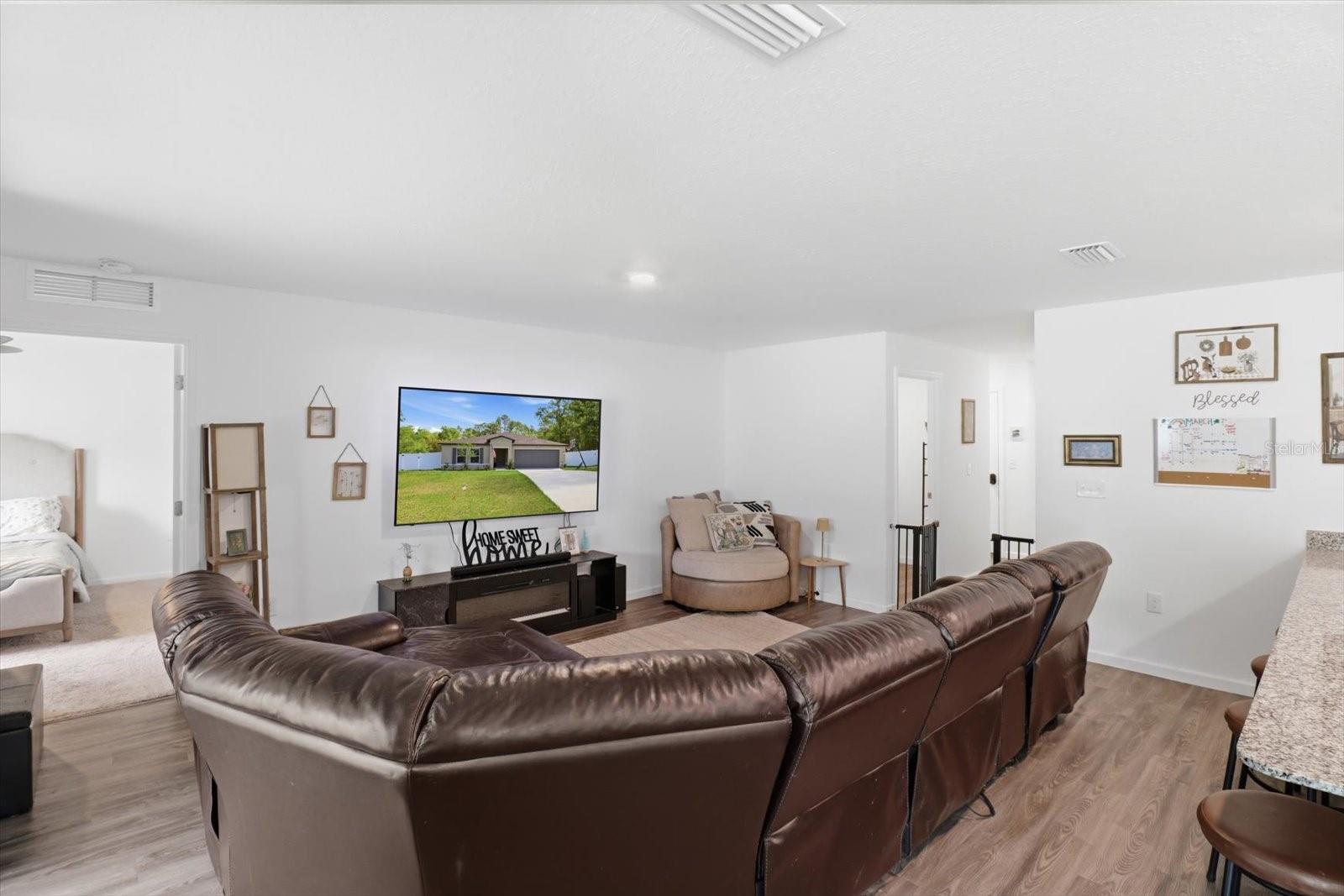 Image 7 of 39 For 8361 Elkcam Boulevard