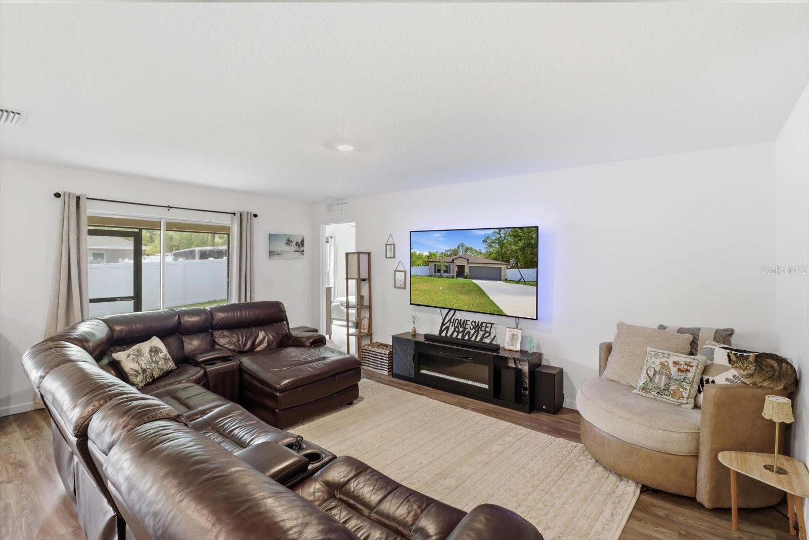 Image 8 of 39 For 8361 Elkcam Boulevard