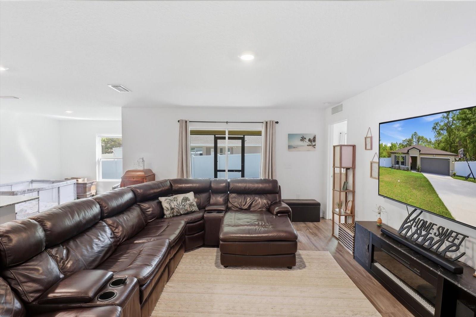 Image 9 of 39 For 8361 Elkcam Boulevard