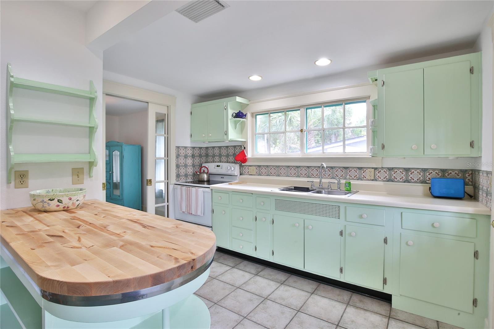 Image 14 of 66 For 708 42nd Street