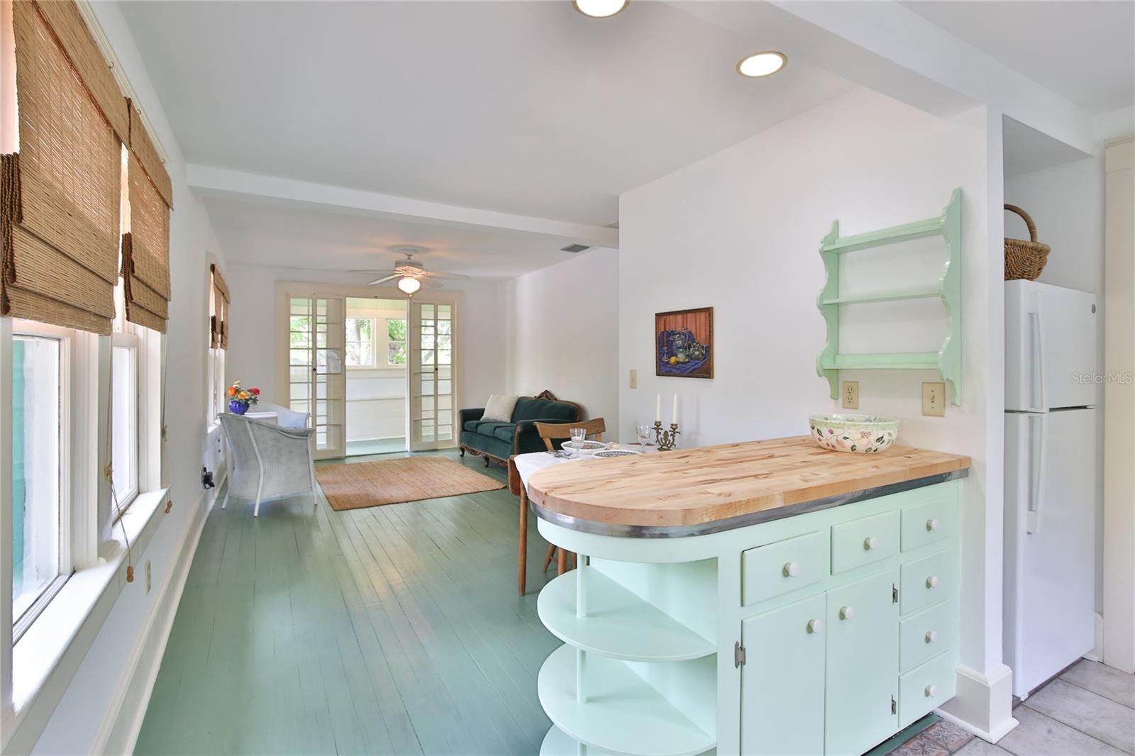 Image 15 of 66 For 708 42nd Street