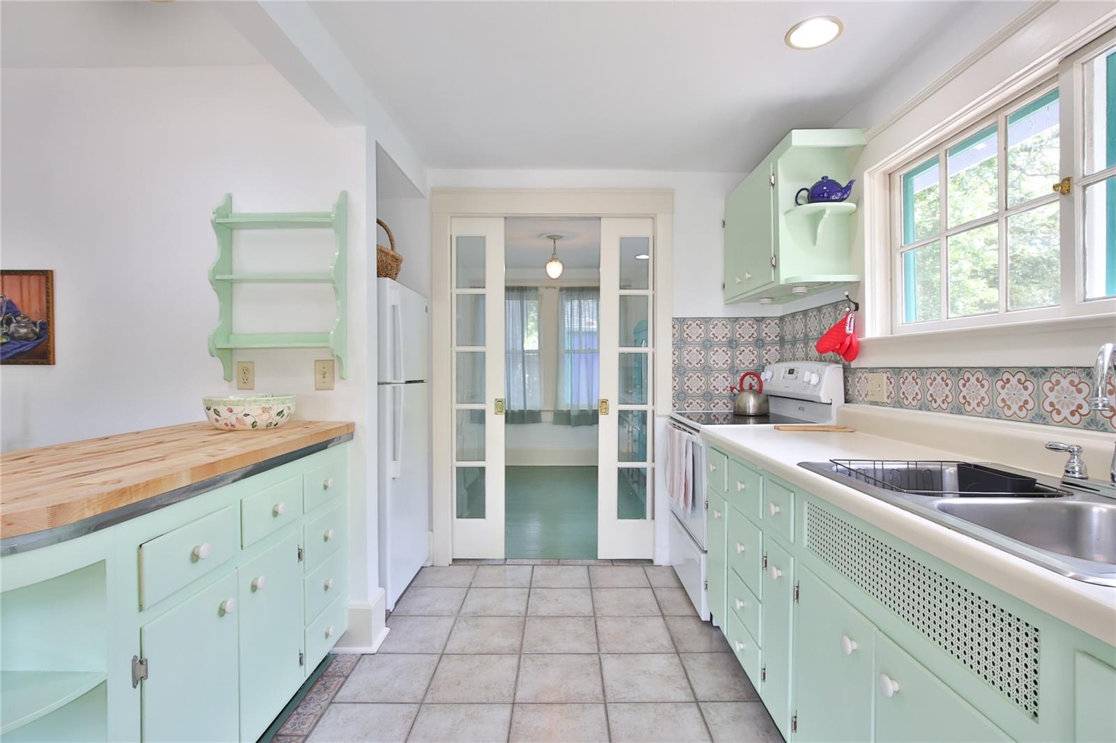 Image 16 of 66 For 708 42nd Street