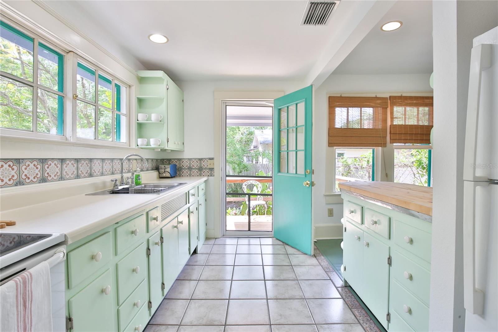 Image 17 of 66 For 708 42nd Street