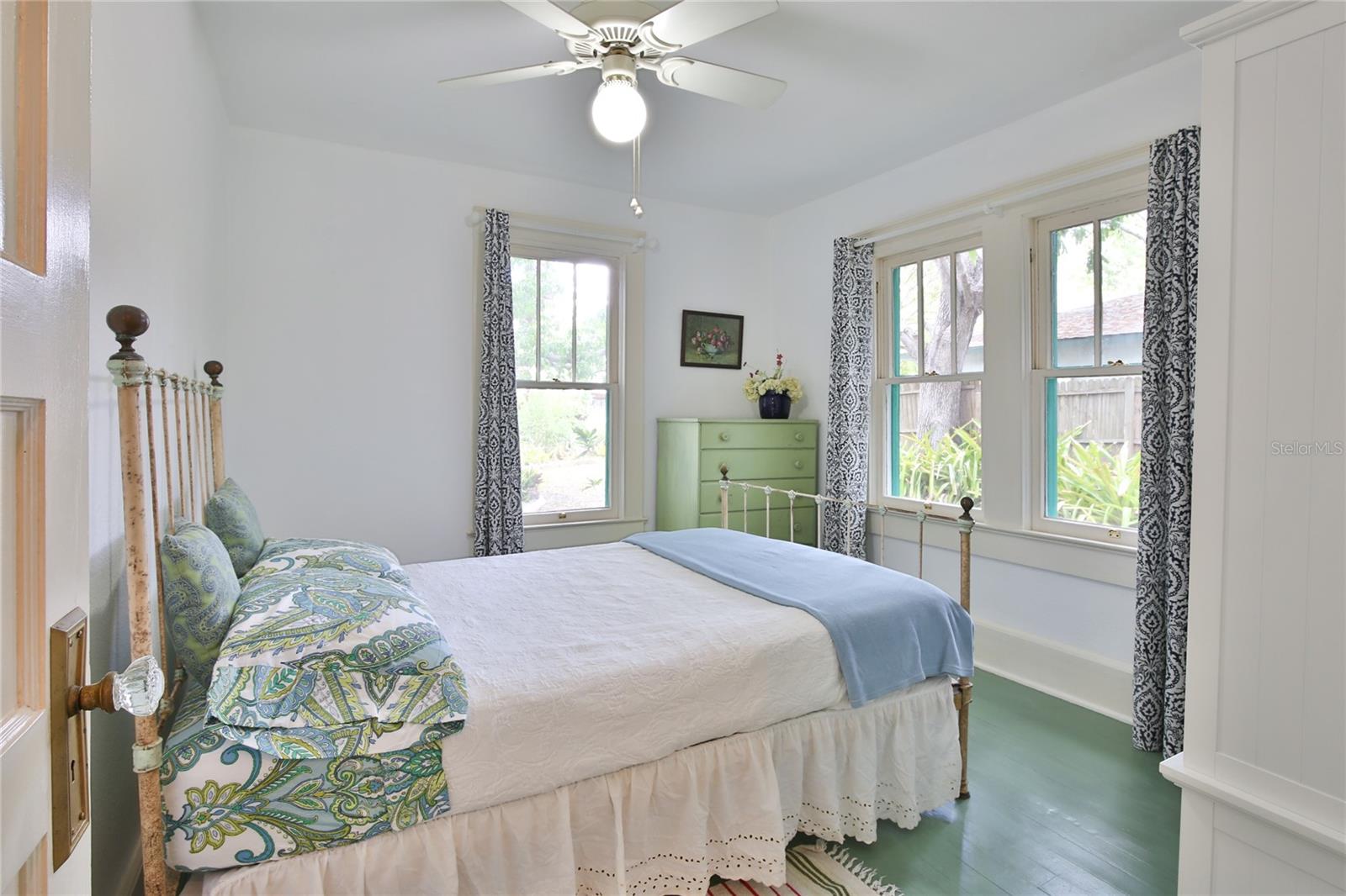 Image 20 of 66 For 708 42nd Street