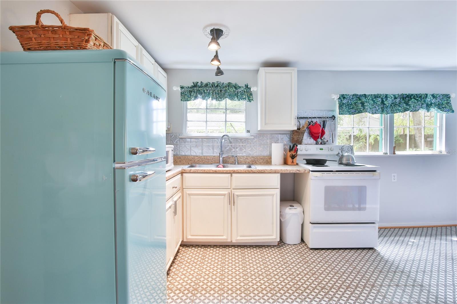 Image 32 of 66 For 708 42nd Street