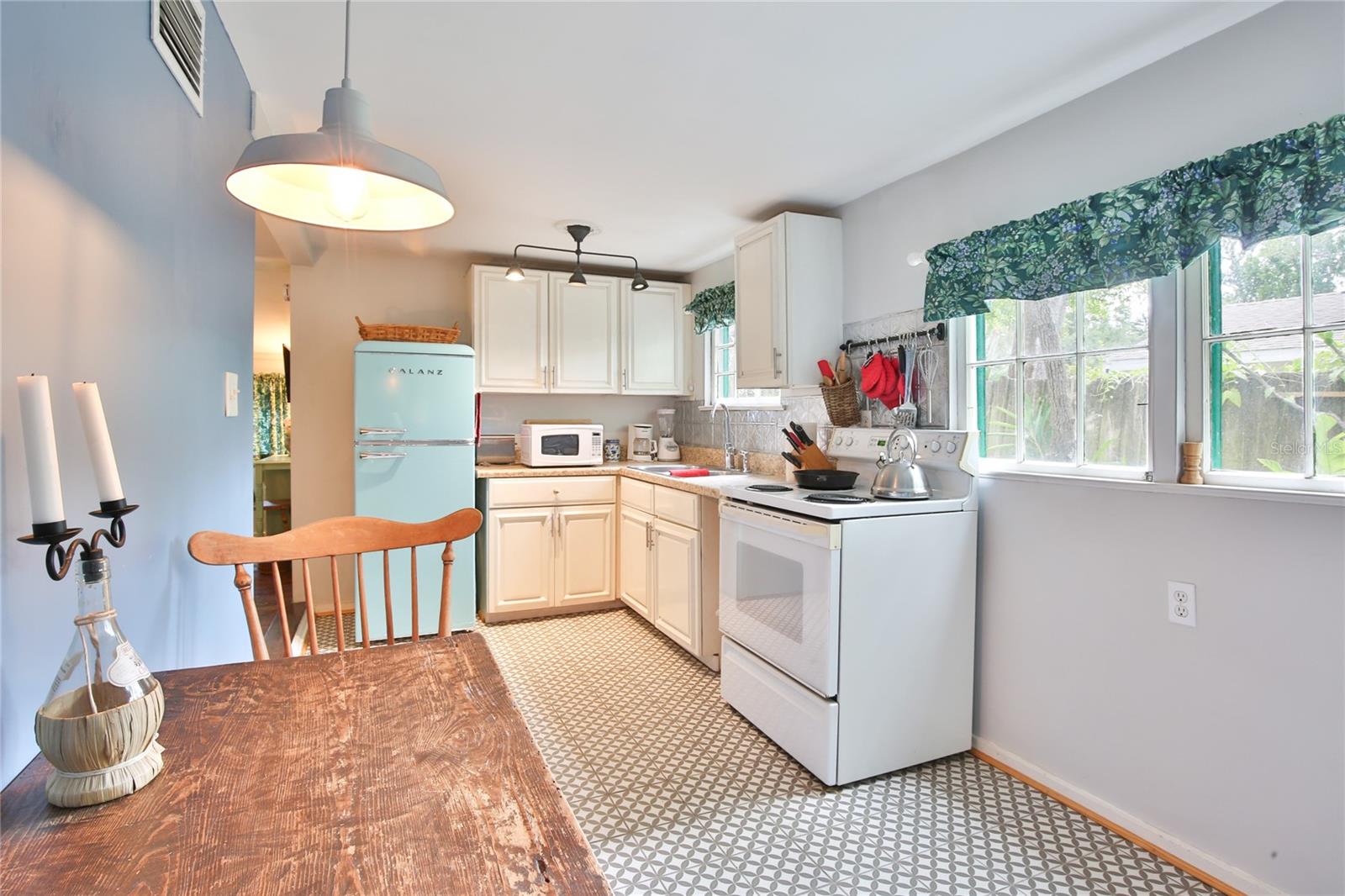 Image 33 of 66 For 708 42nd Street