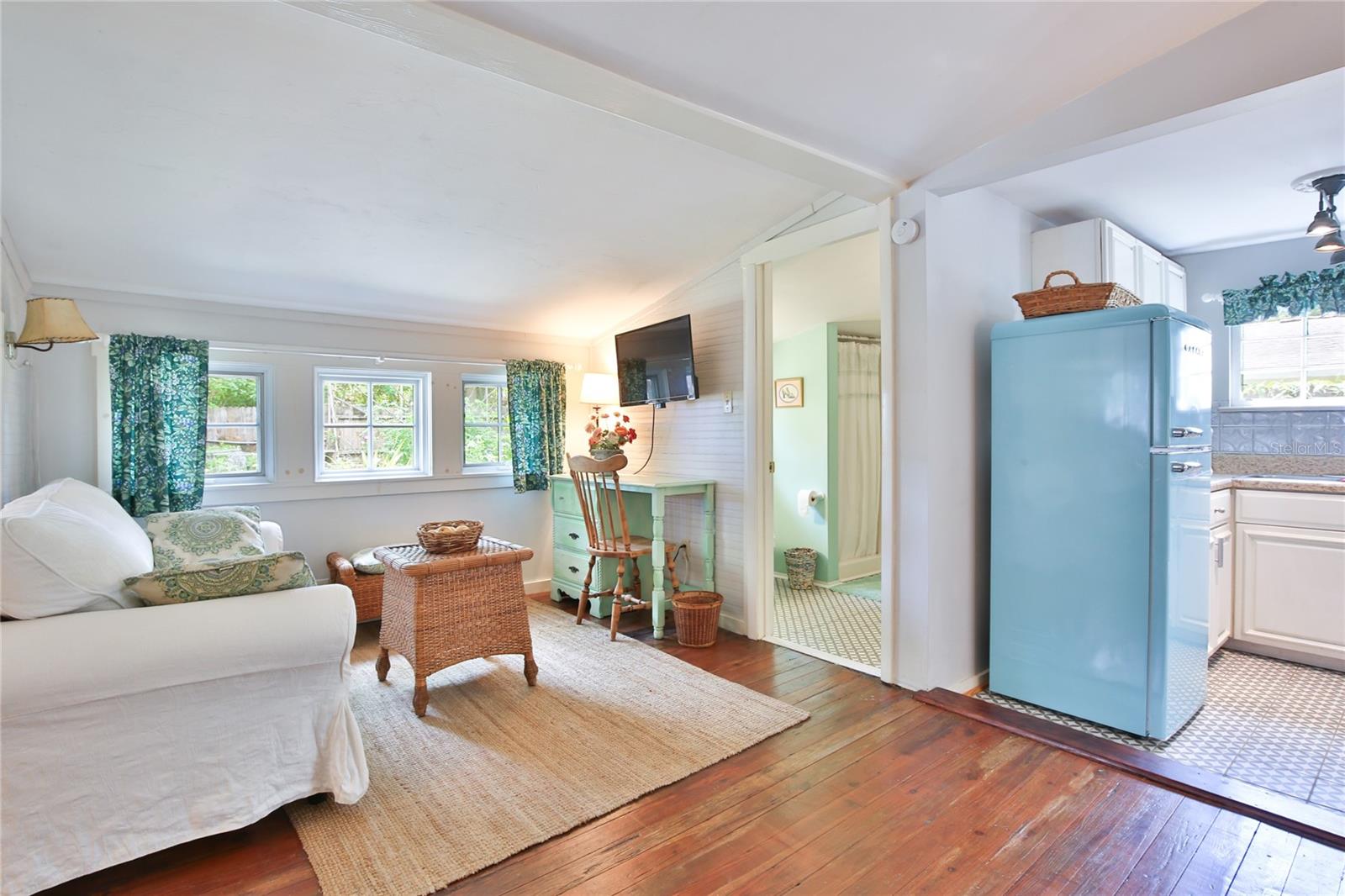 Image 36 of 66 For 708 42nd Street