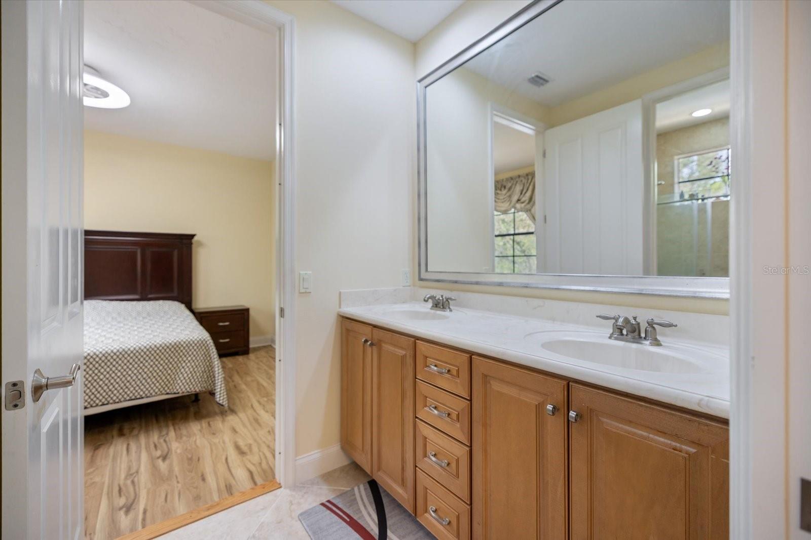 Image 25 of 41 For 6120 27 Street E