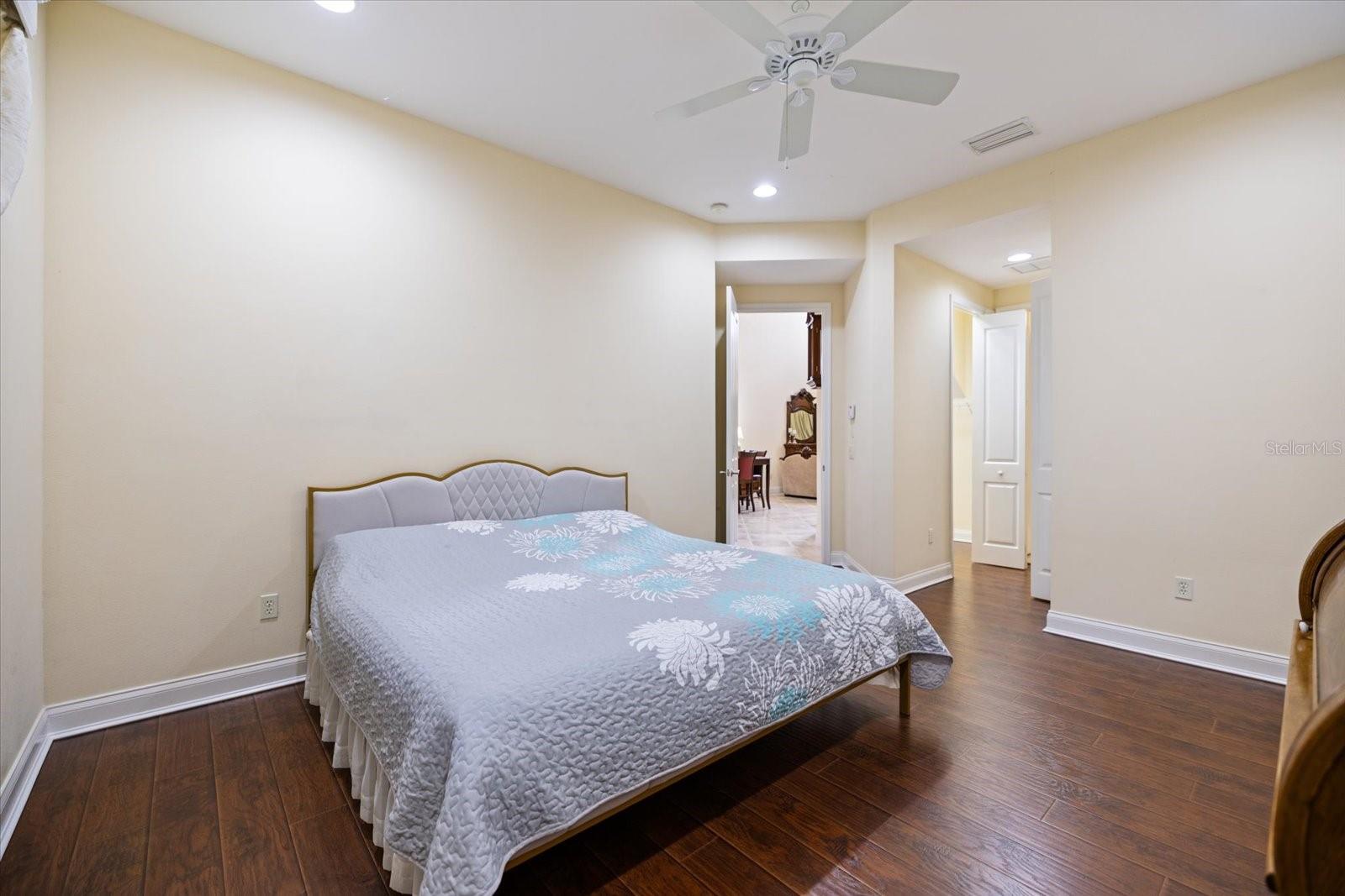 Image 30 of 41 For 6120 27 Street E