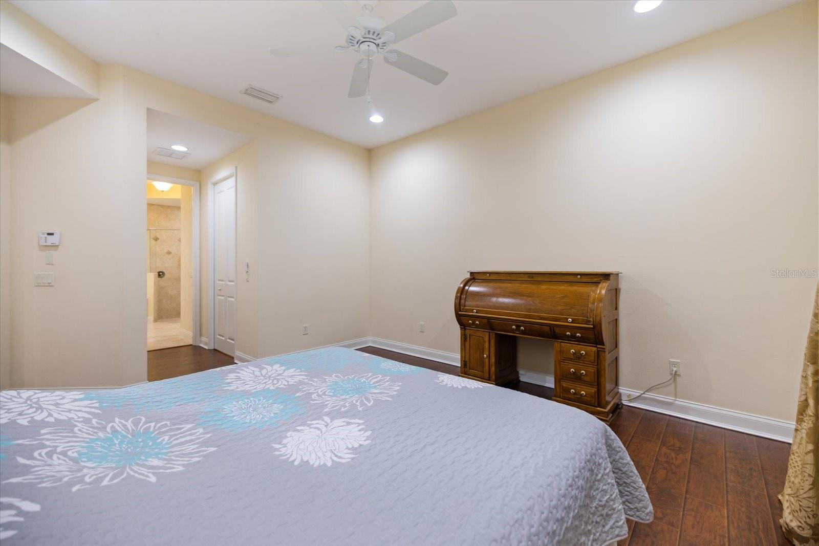 Image 31 of 41 For 6120 27 Street E