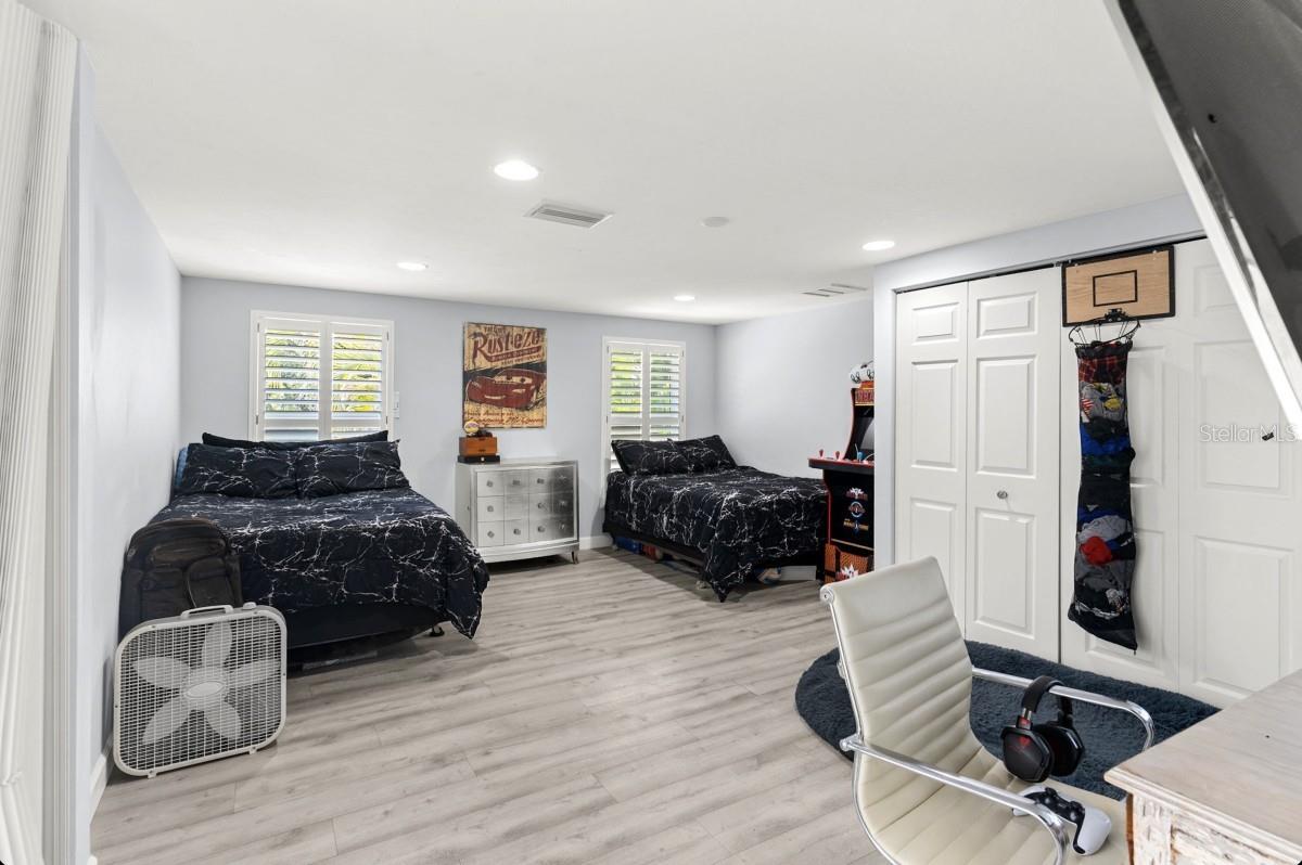 Image 17 of 49 For 765 Siesta Key Circle