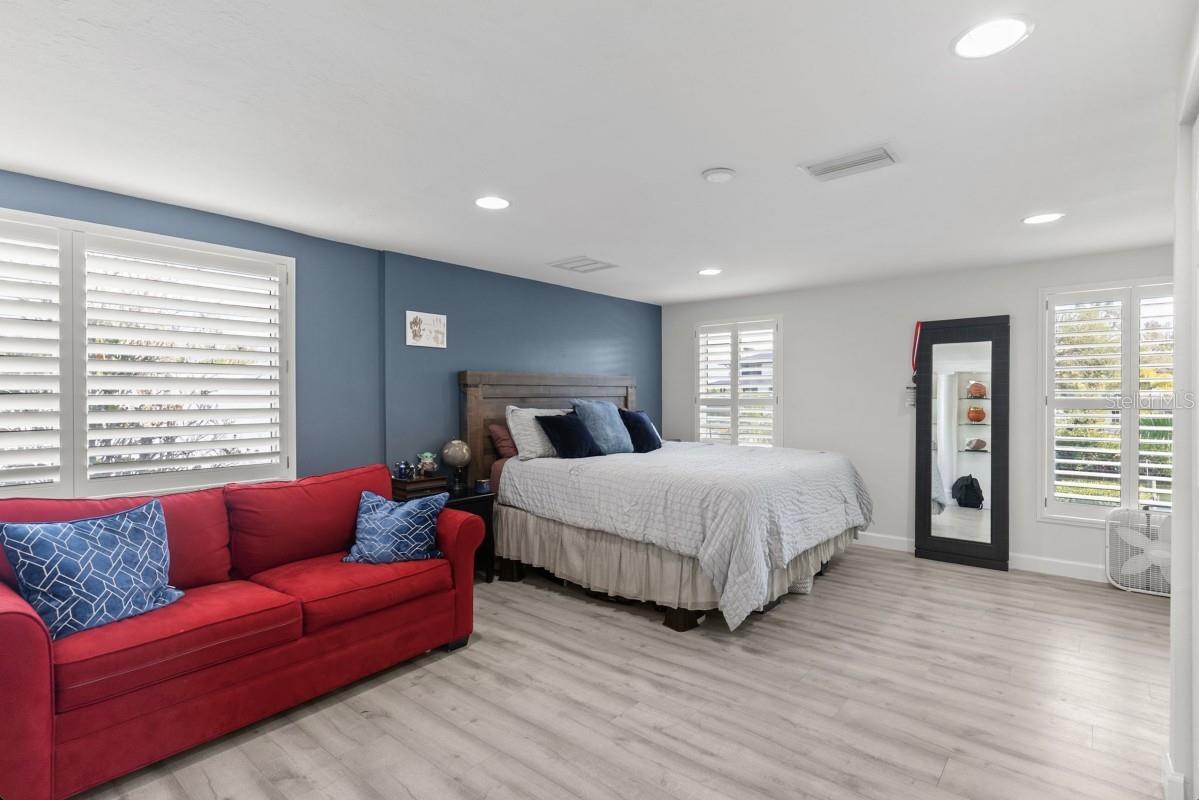 Image 23 of 49 For 765 Siesta Key Circle