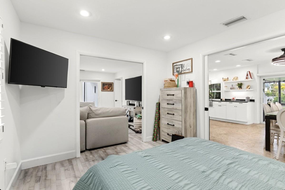 Image 25 of 49 For 765 Siesta Key Circle