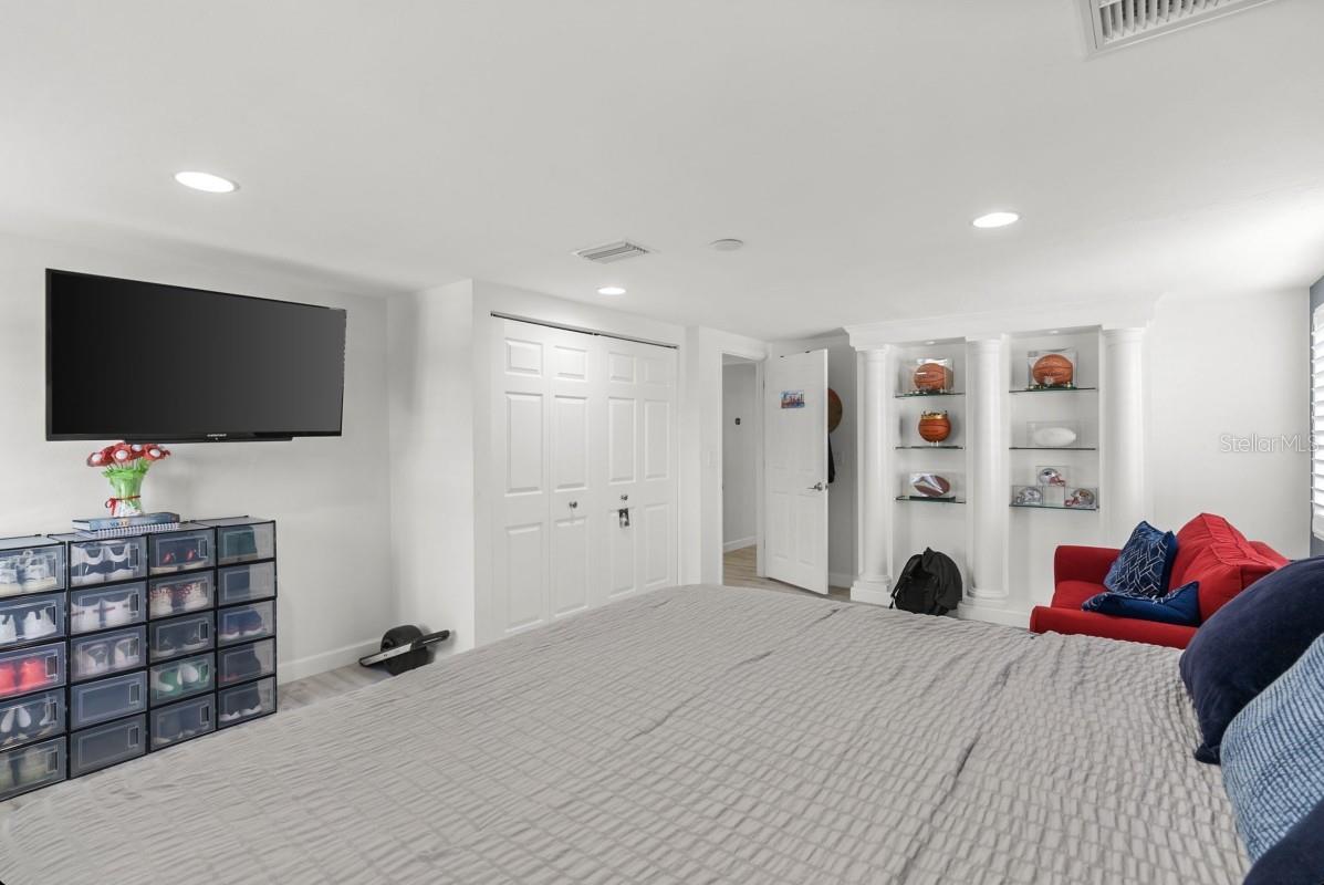 Image 39 of 49 For 765 Siesta Key Circle