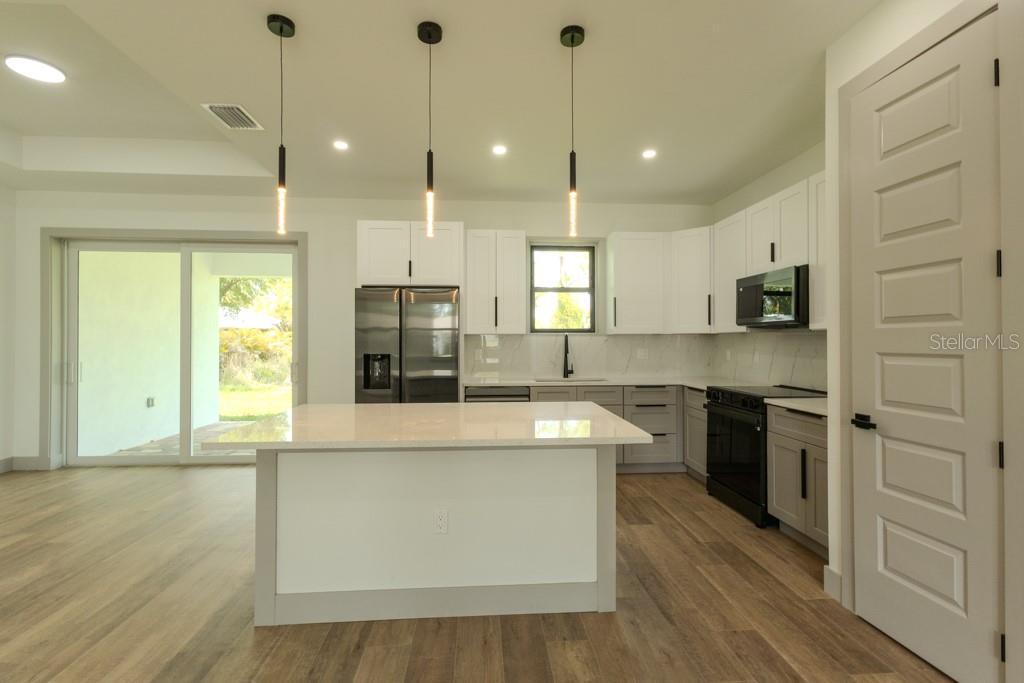 Image 5 of 22 For 5438 Sylvania Avenue