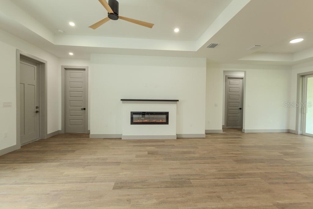 Image 7 of 22 For 5438 Sylvania Avenue