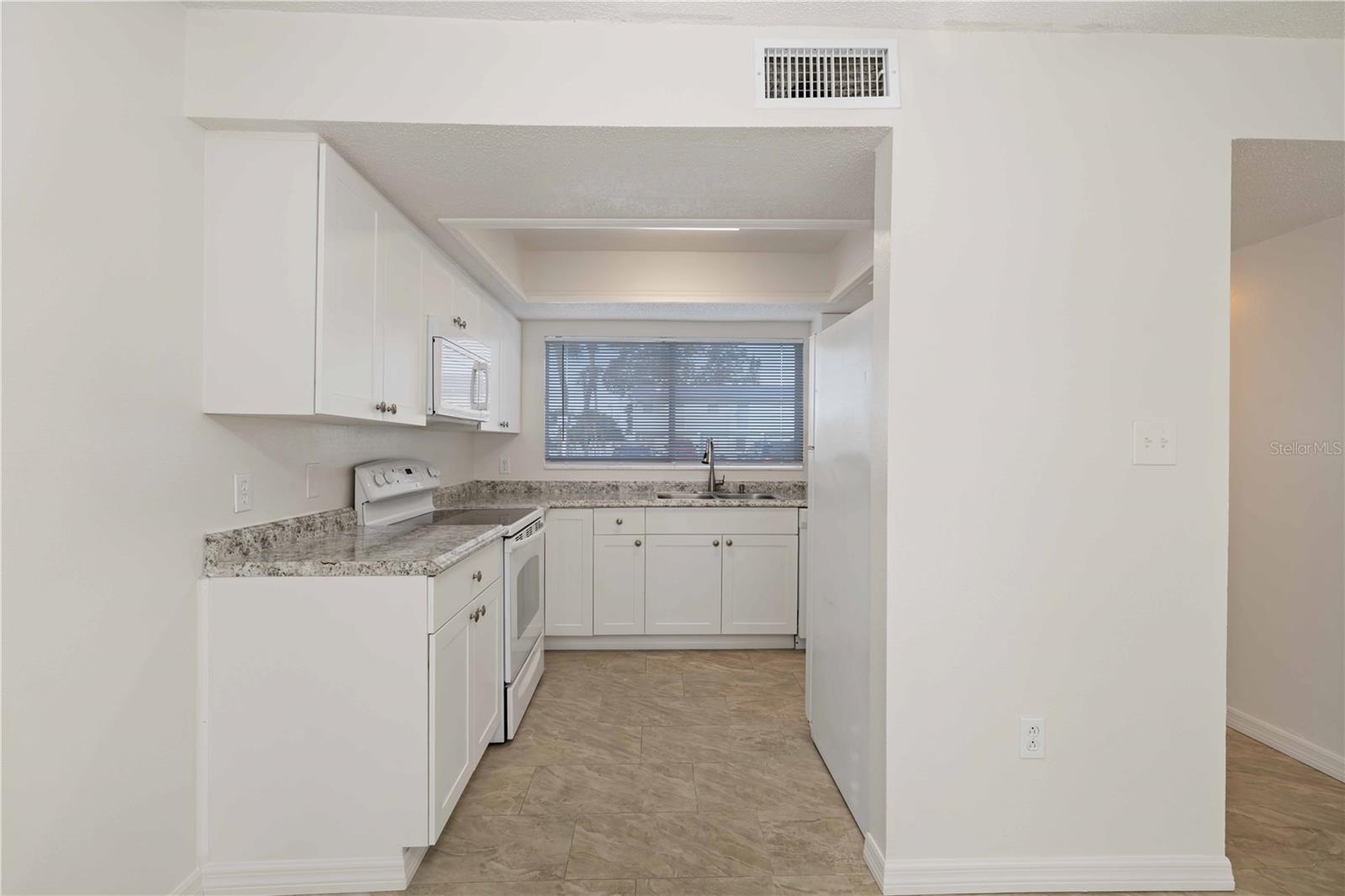 Image 10 of 32 For 3569 Bee Ridge