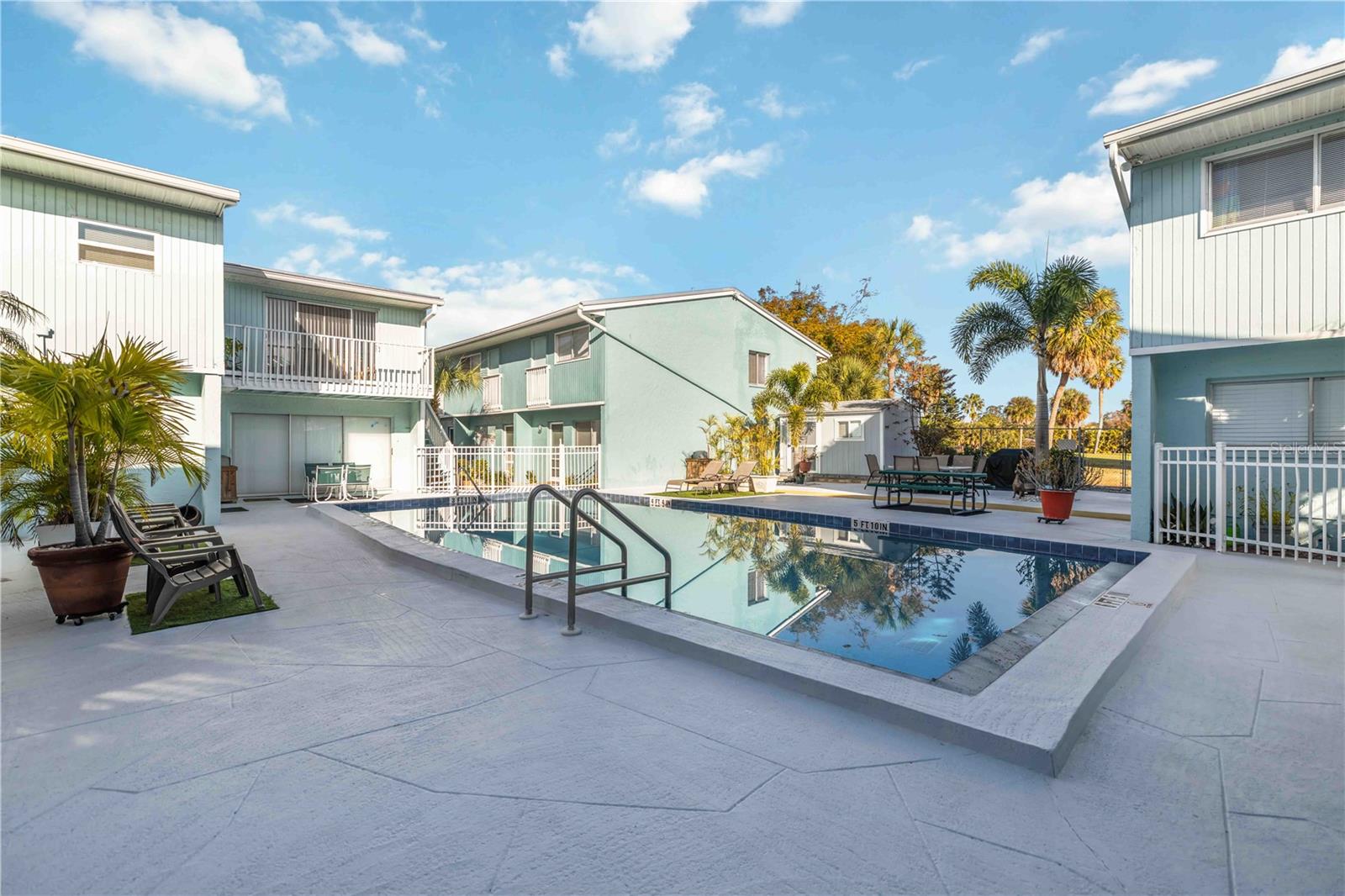 Image 28 of 32 For 3569 Bee Ridge