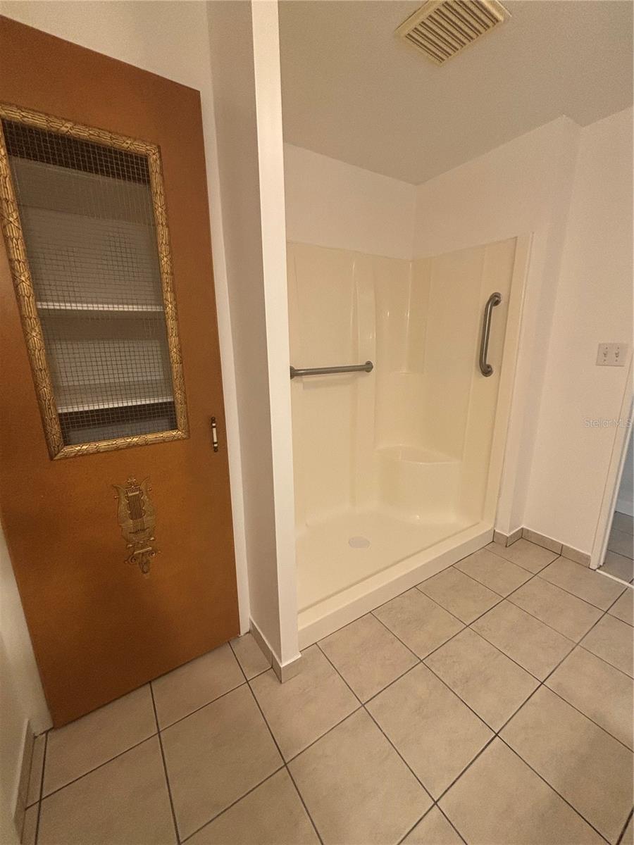 Image 15 of 17 For 5236 Kenwood Avenue