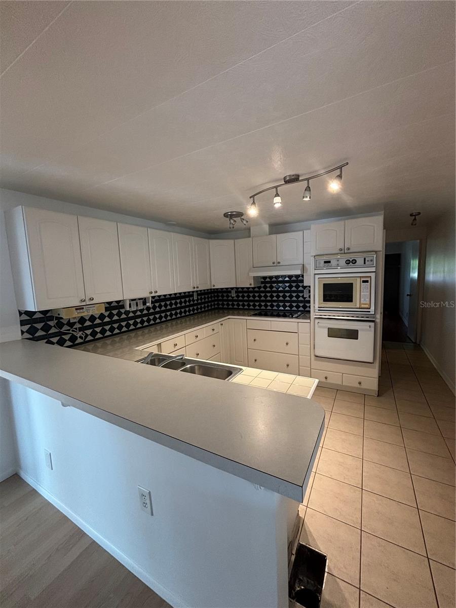 Image 3 of 17 For 5236 Kenwood Avenue