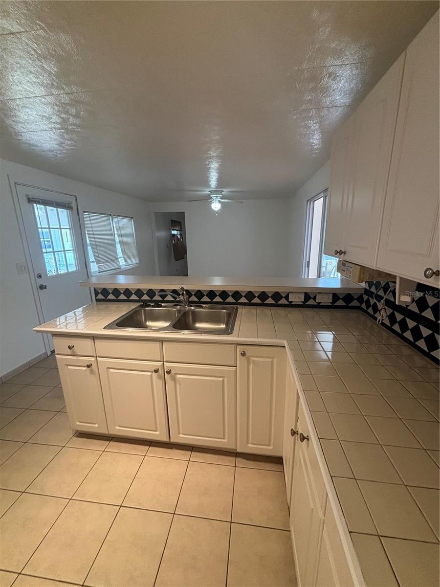 Image 4 of 17 For 5236 Kenwood Avenue