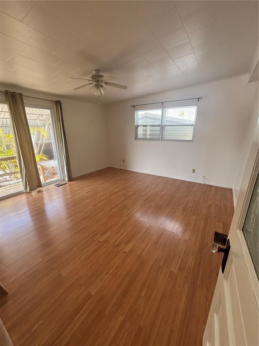 Image 7 of 17 For 5236 Kenwood Avenue