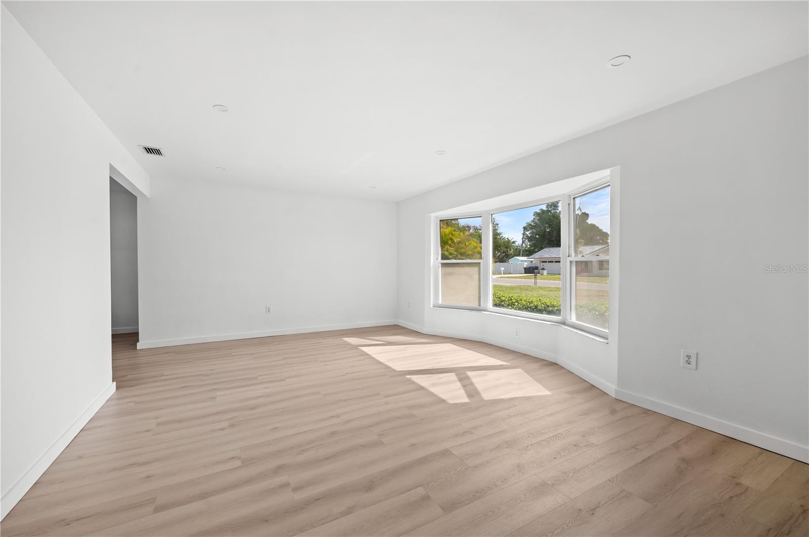 Image 7 of 40 For 1404 64th Street Nw