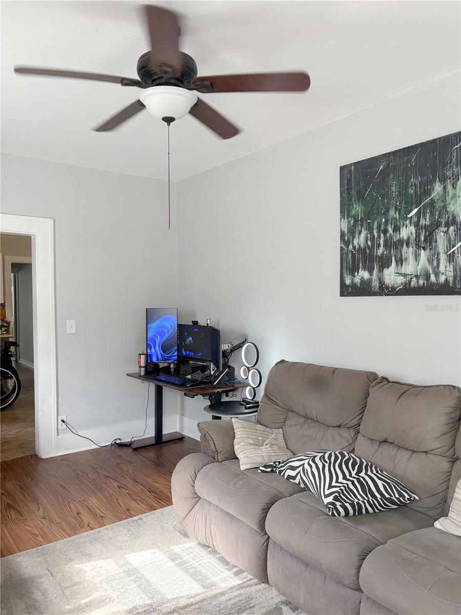 Image 3 of 9 For 2060 9th Street B