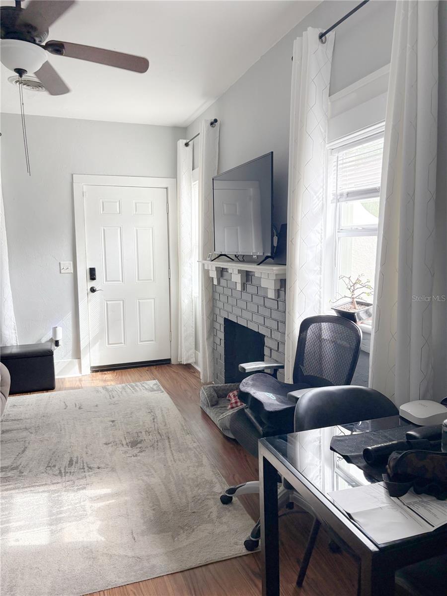 Image 4 of 9 For 2060 9th Street B