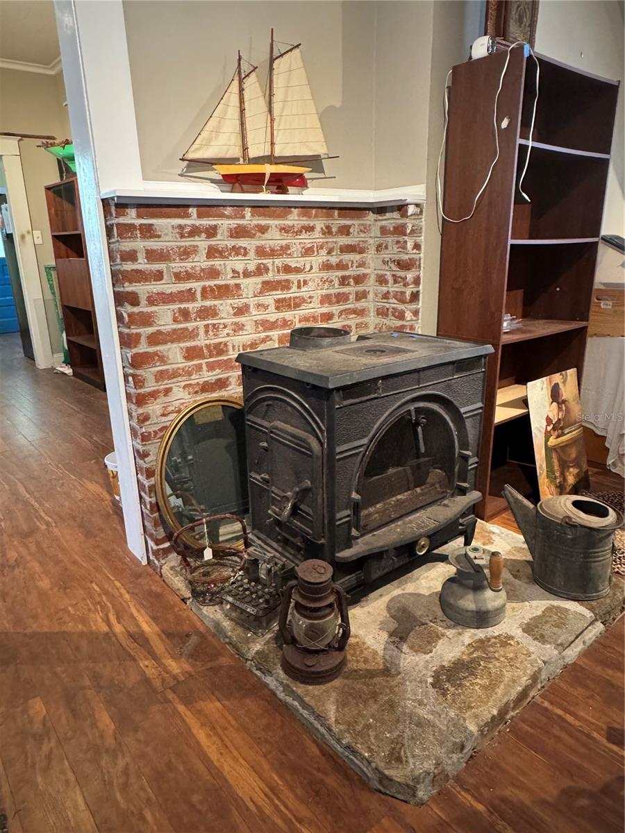 Image 11 of 42 For 1015 12th Street W