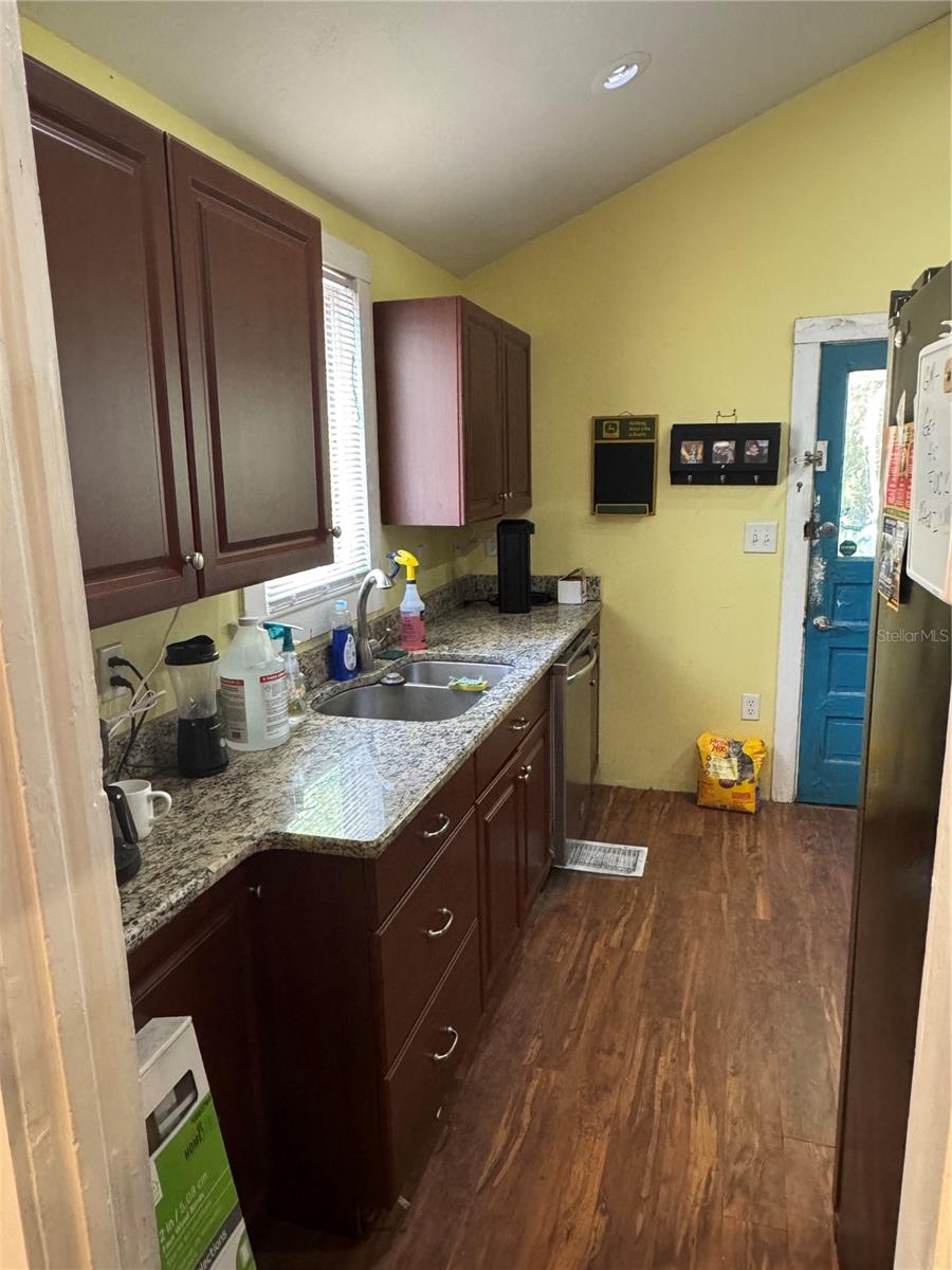 Image 15 of 42 For 1015 12th Street W