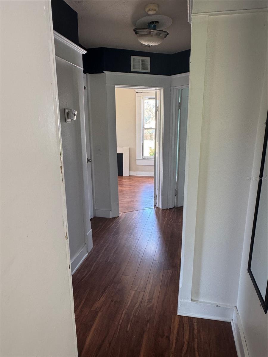 Image 23 of 42 For 1015 12th Street W