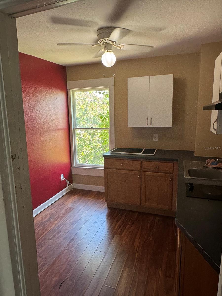 Image 24 of 42 For 1015 12th Street W