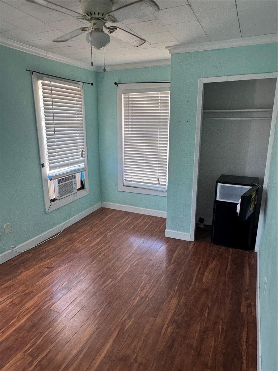 Image 27 of 42 For 1015 12th Street W