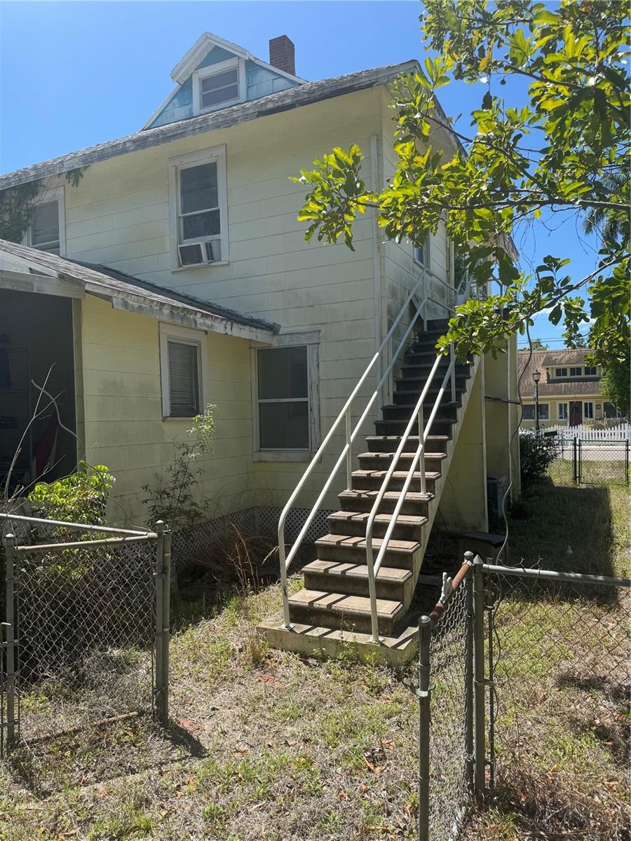 Image 3 of 42 For 1015 12th Street W