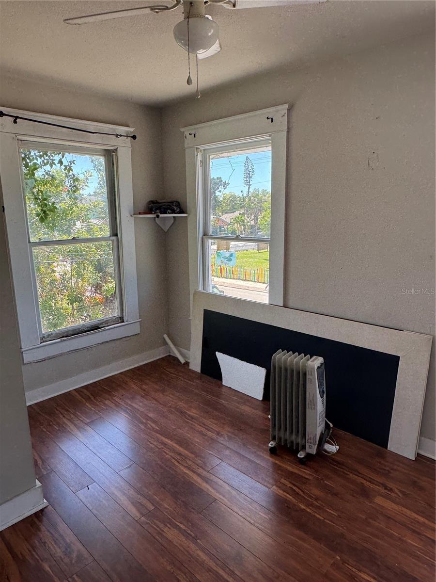 Image 30 of 42 For 1015 12th Street W