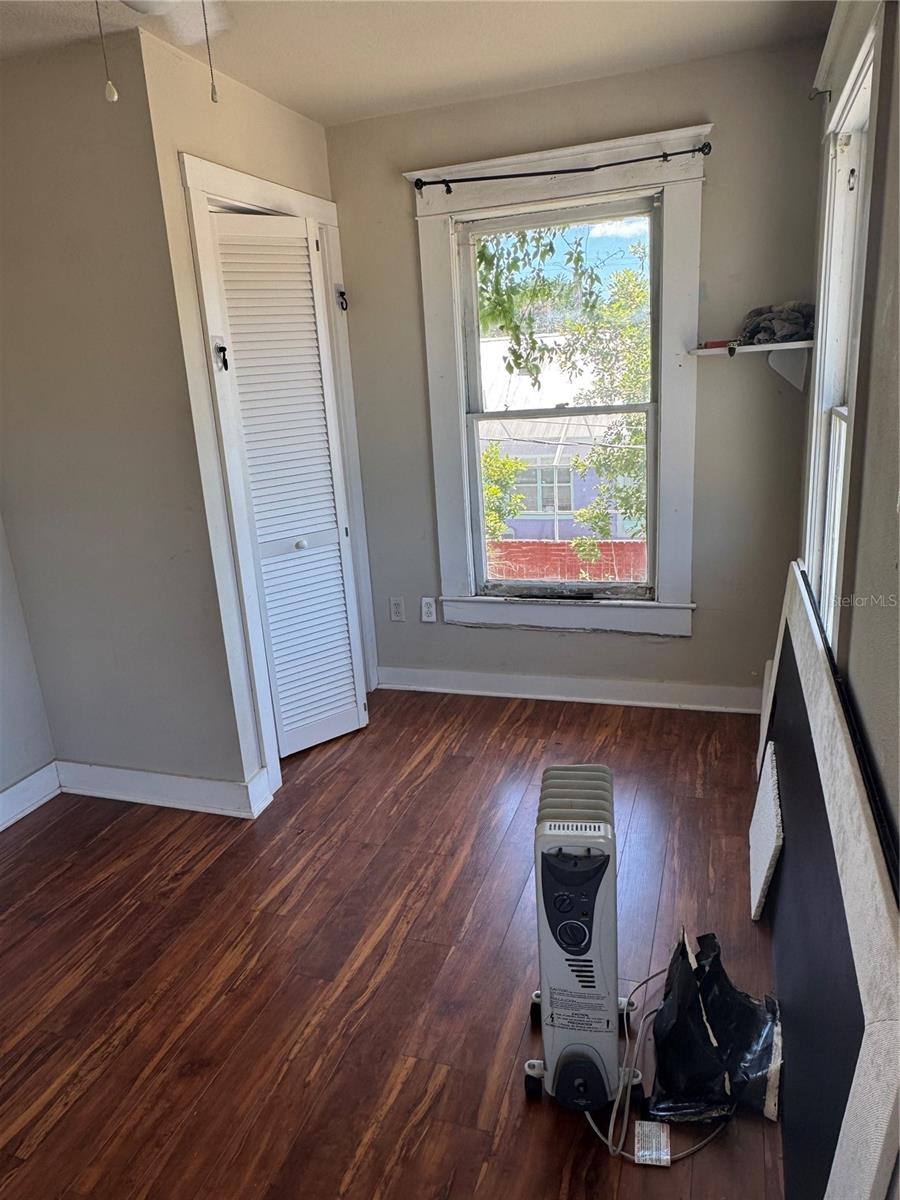 Image 32 of 42 For 1015 12th Street W