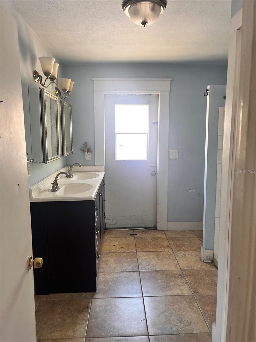 Image 33 of 42 For 1015 12th Street W