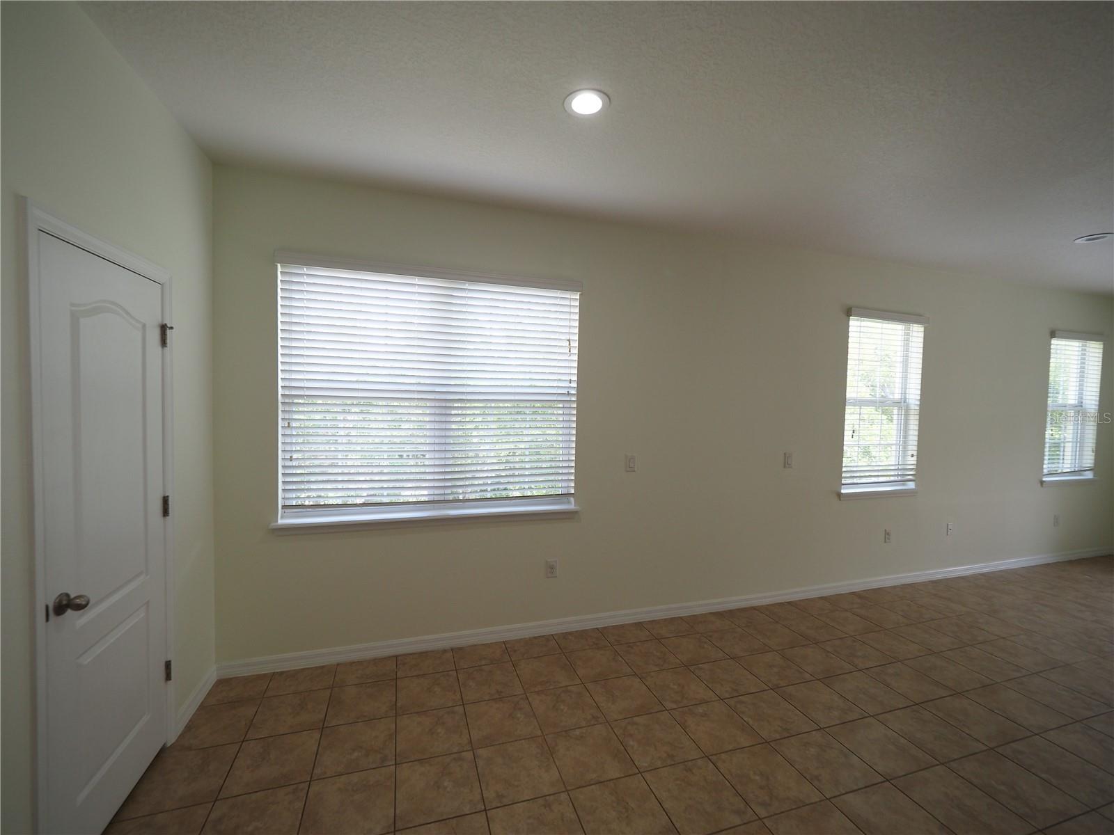 Image 11 of 32 For 8140 Enclave Way 101