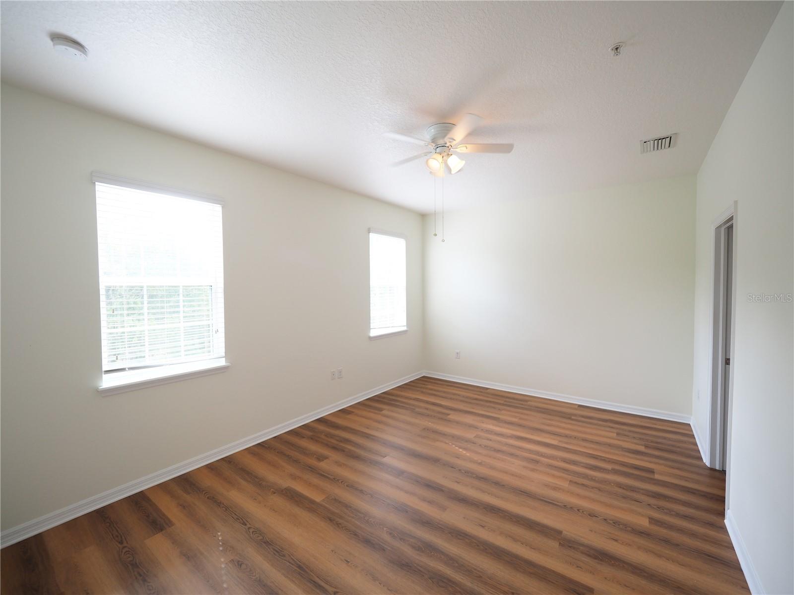 Image 16 of 32 For 8140 Enclave Way 101