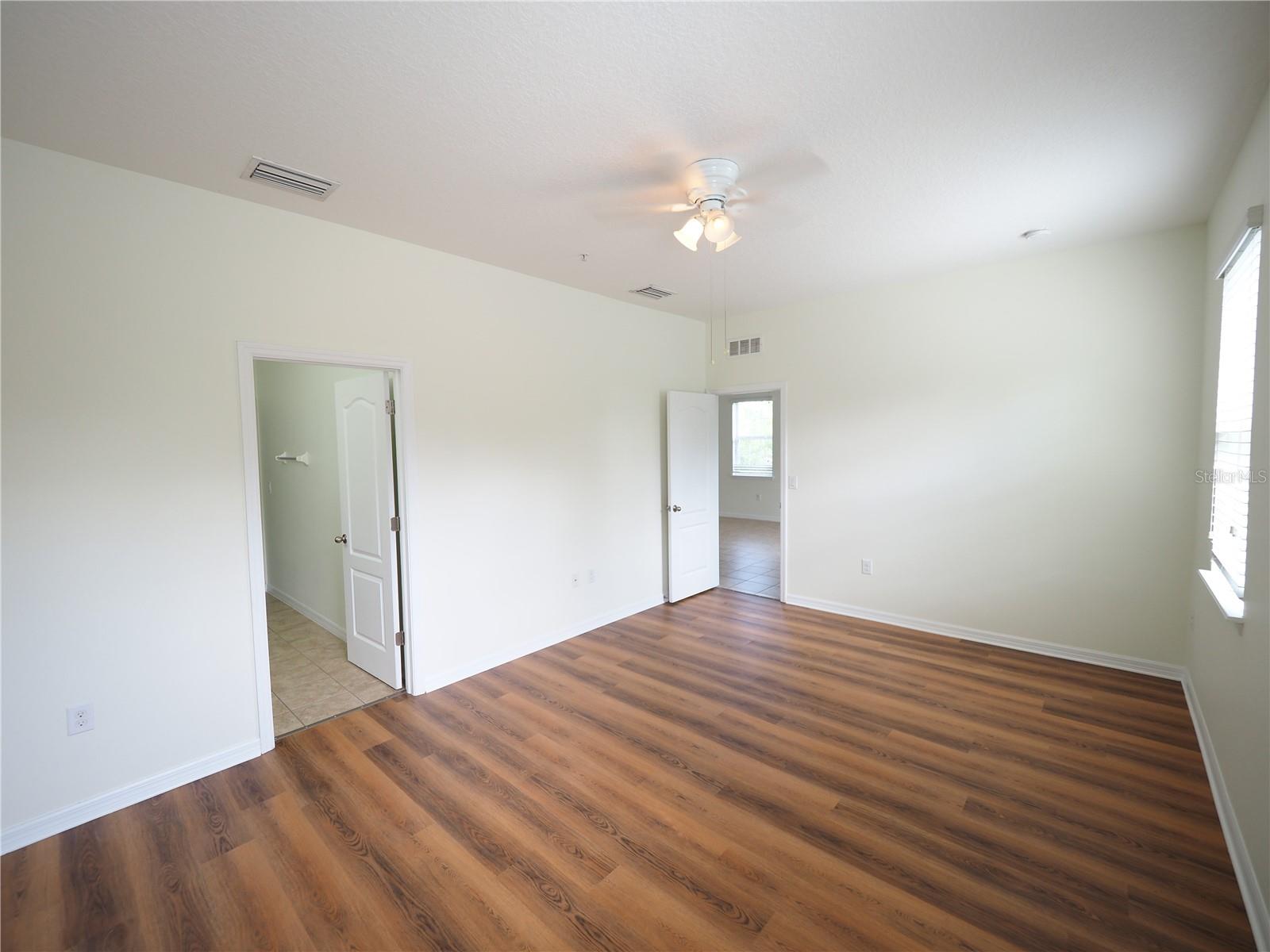 Image 17 of 32 For 8140 Enclave Way 101