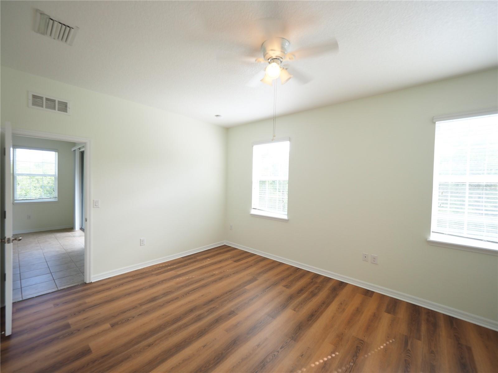 Image 21 of 32 For 8140 Enclave Way 101