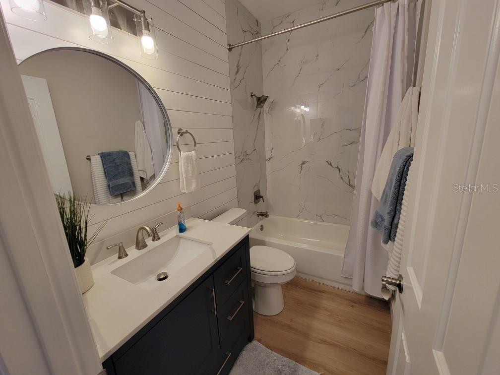 Image 16 of 82 For 5525 Hampstead Heath  43