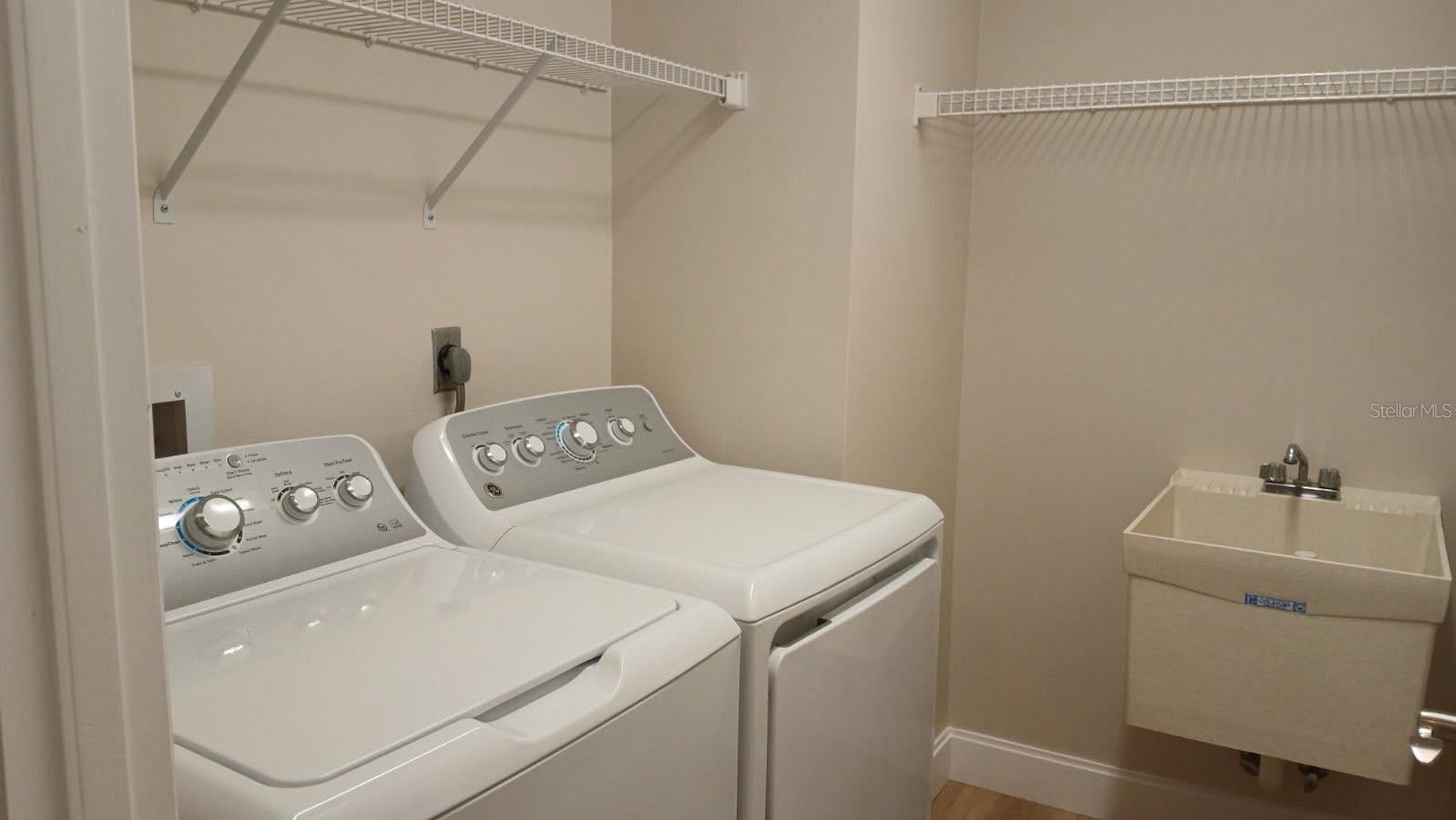 Image 18 of 82 For 5525 Hampstead Heath  43