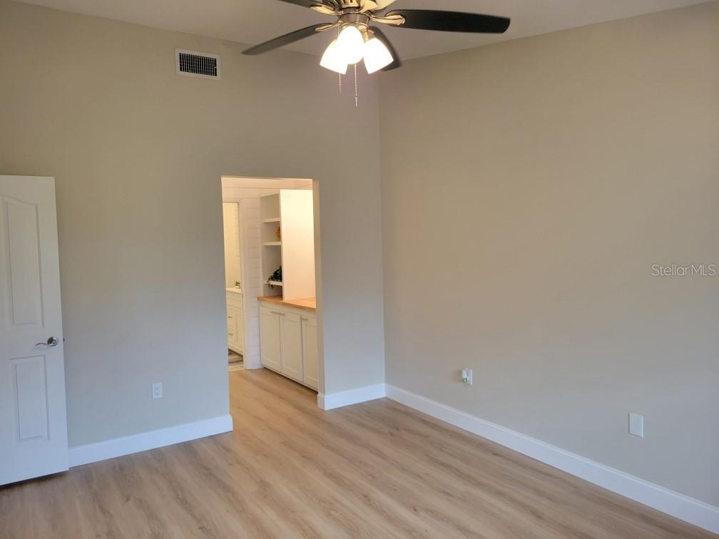 Image 29 of 82 For 5525 Hampstead Heath  43