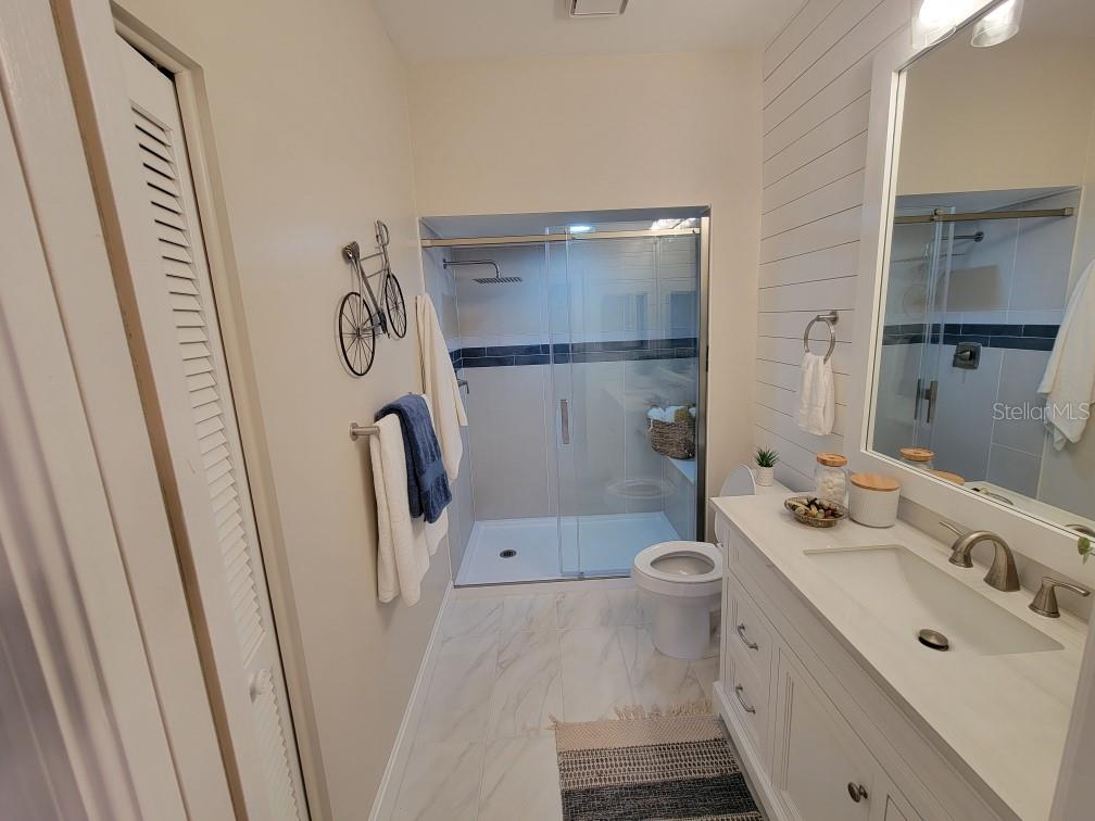 Image 32 of 82 For 5525 Hampstead Heath  43