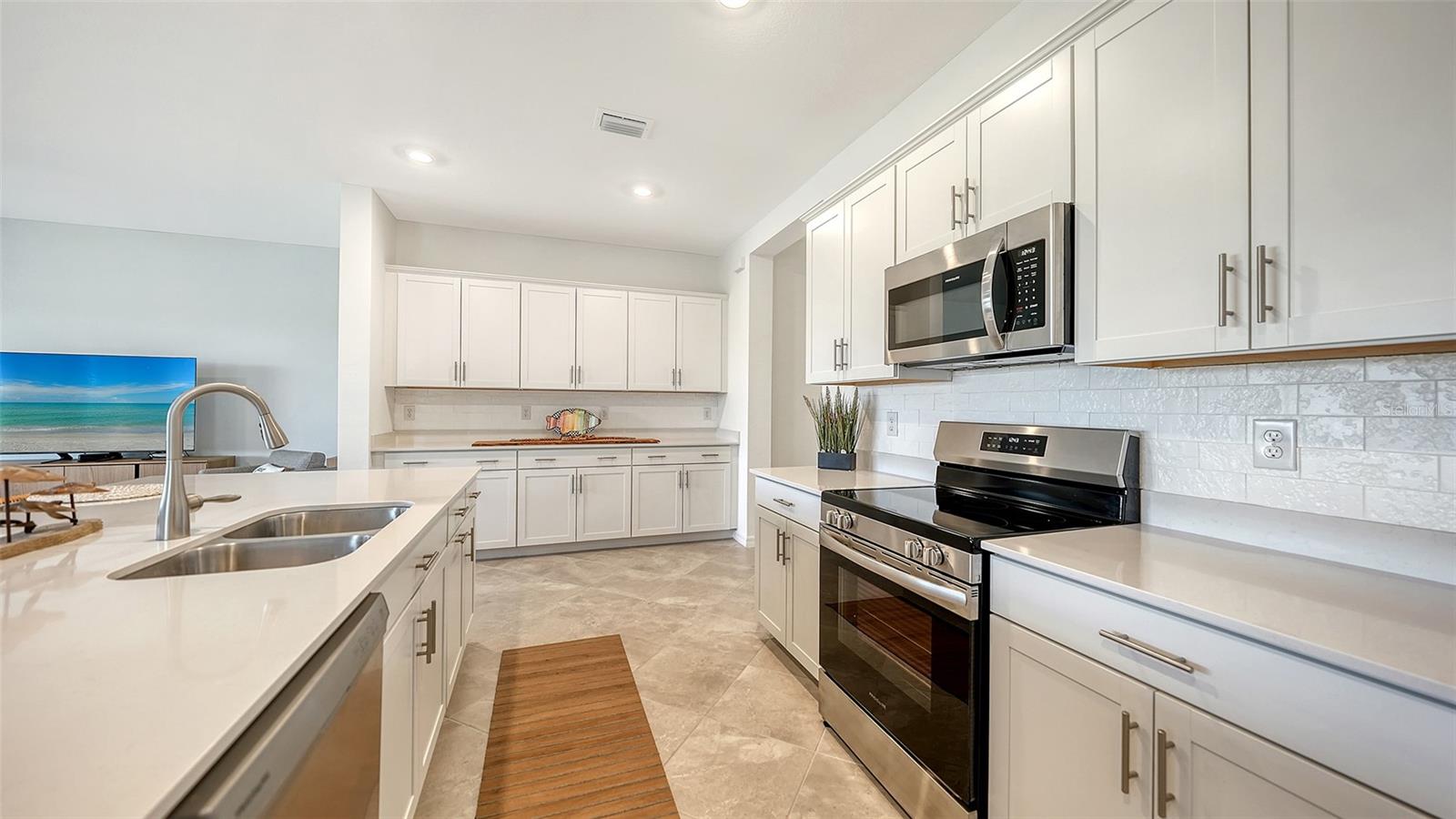 Image 9 of 90 For 17233 Moonflower Drive