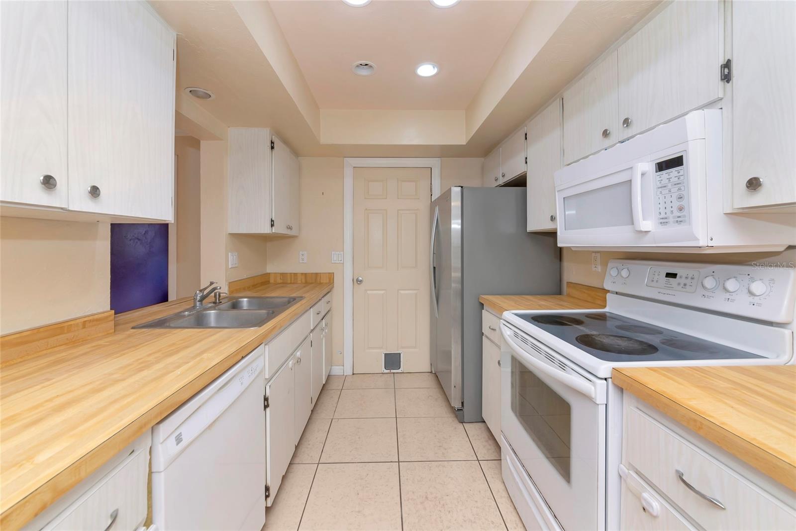 Image 5 of 30 For 2529 Golden Poinciana Place