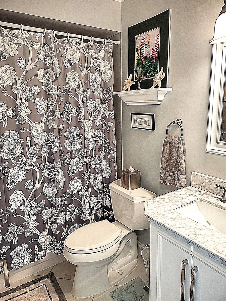 Image 16 of 32 For 876 Audubon Drive 876