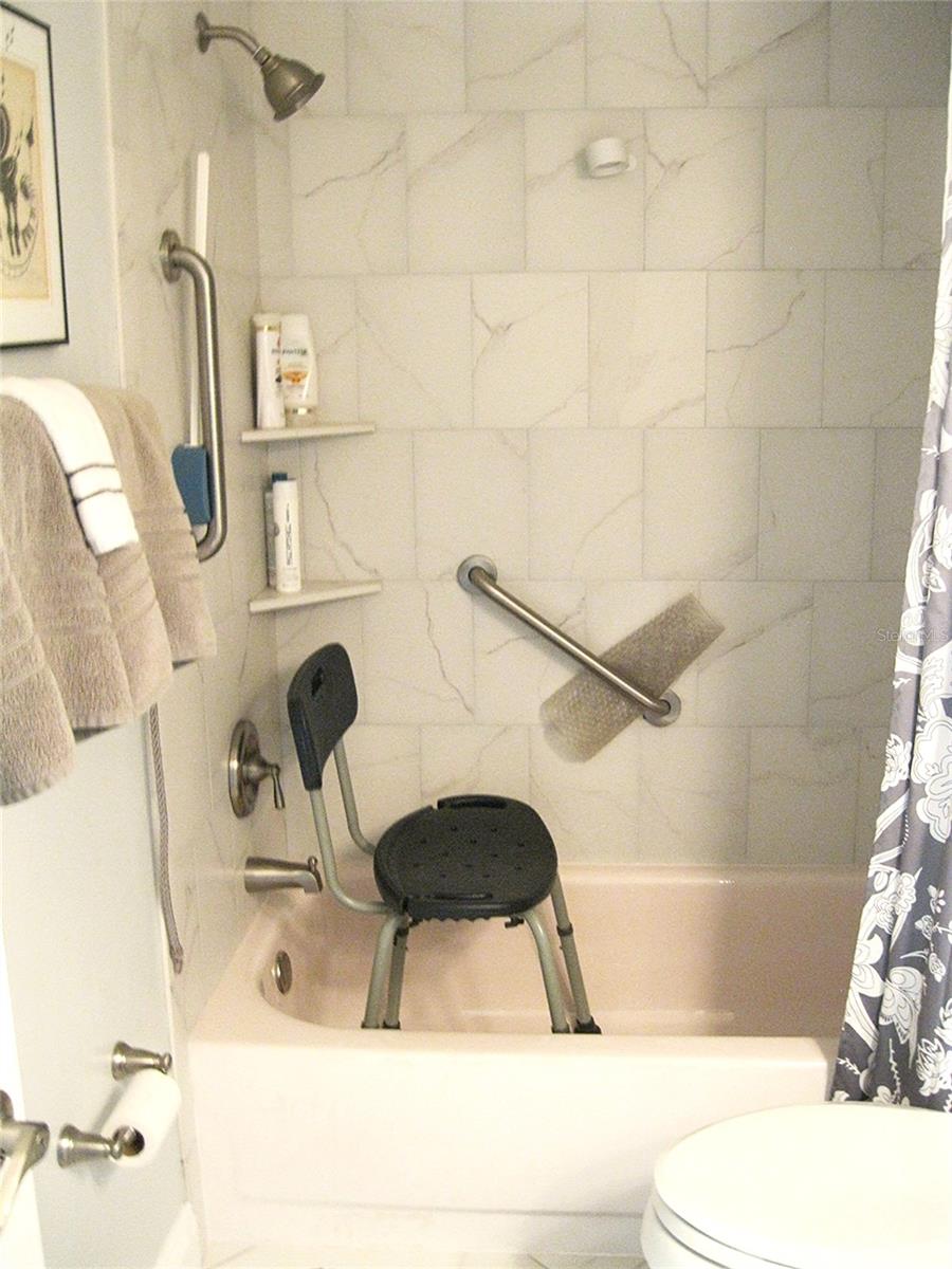 Image 17 of 32 For 876 Audubon Drive 876